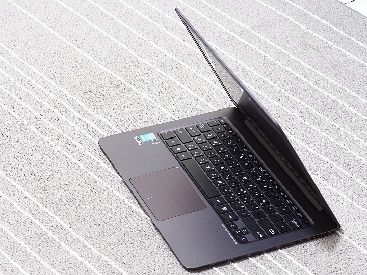 276 DPI 的 Zenbook UX305F