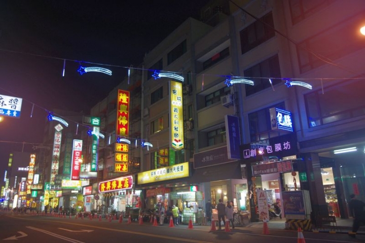 藉由台鐵與高鐵，去台中找尋ibike與BRT，嘗試參觀台中燈會[豐原廟東][大里文創][台中公園][烏日高鐵][傷眼圖多請包涵]
