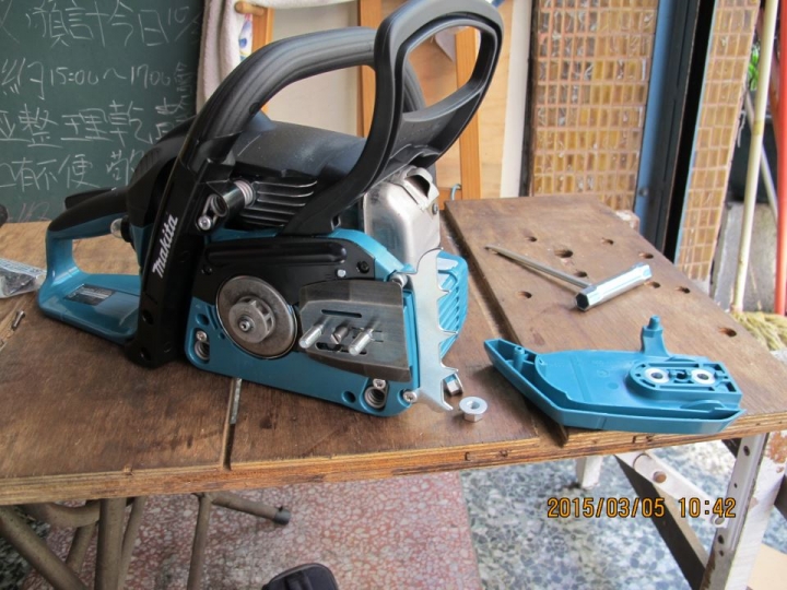 MAKITA 牧田 14、16吋 (400mm) 二行程引擎 鏈鋸機 - EA3202S 40B 開箱