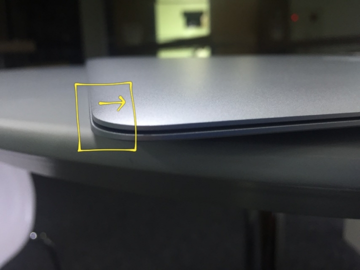 Macbook Air 2014 上下移位(非人為) 狀況