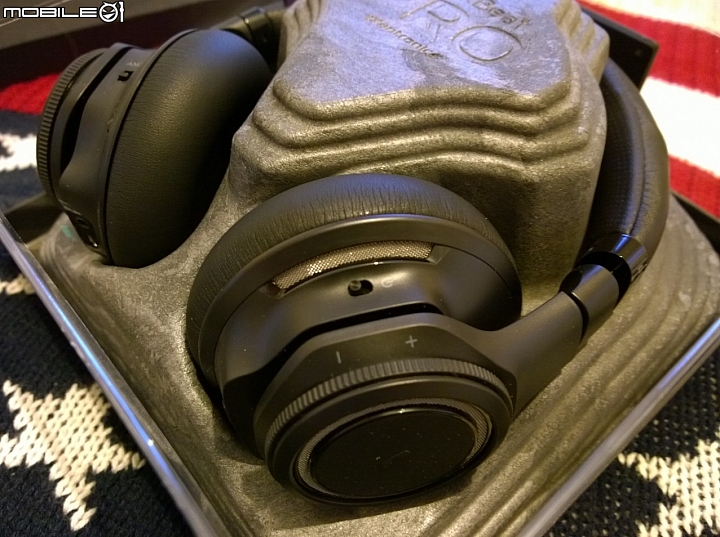 [純分享]冷門超耳機 Plantronics BackBeat PRO 無線降噪耳機開箱