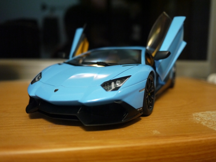 〈全球唯一!〉AUTOart Lamborghini LP720-4 50周年 Blue