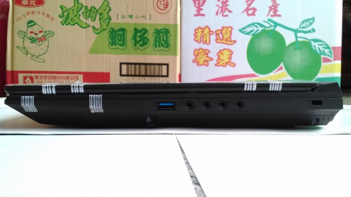 [開箱]兼具效能與CP值的移動桌電─CJSCOPE EX-950 (clevo P750ZM)
