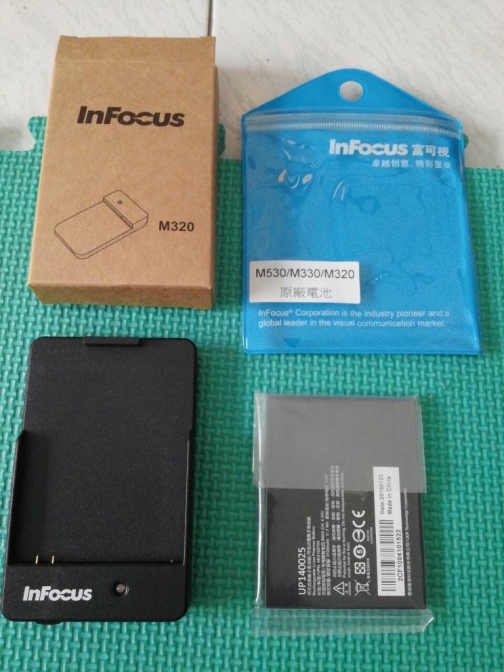 InFocus M530/M320/M330 專用電池+專用座充組合,小小開箱