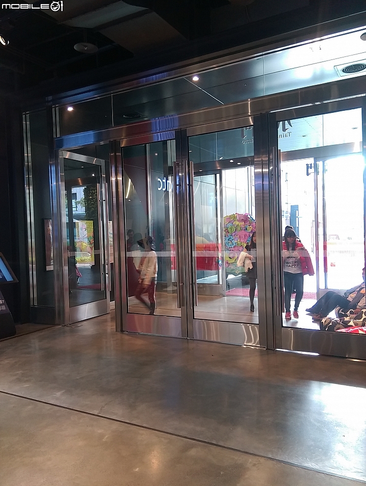 [已改善]感謝台南新光三越西門店，改善大門設計
