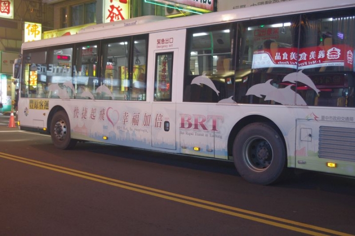 藉由台鐵與高鐵，去台中找尋ibike與BRT，嘗試參觀台中燈會[豐原廟東][大里文創][台中公園][烏日高鐵][傷眼圖多請包涵]
