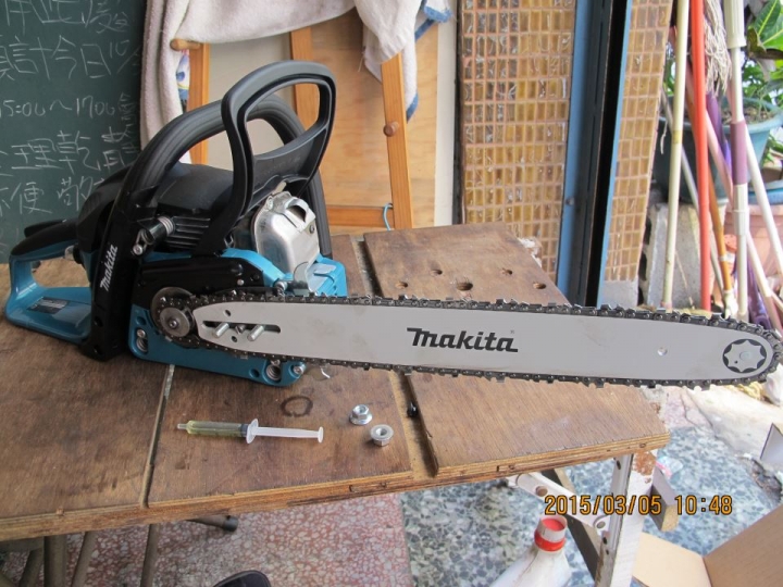 MAKITA 牧田 14、16吋 (400mm) 二行程引擎 鏈鋸機 - EA3202S 40B 開箱