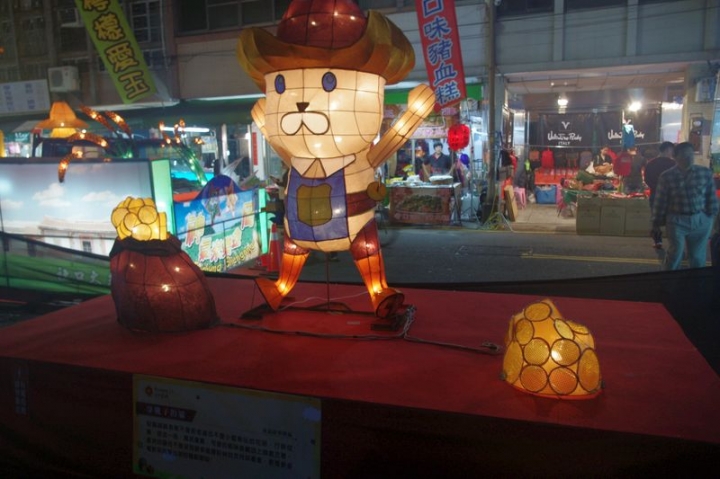 藉由台鐵與高鐵，去台中找尋ibike與BRT，嘗試參觀台中燈會[豐原廟東][大里文創][台中公園][烏日高鐵][傷眼圖多請包涵]