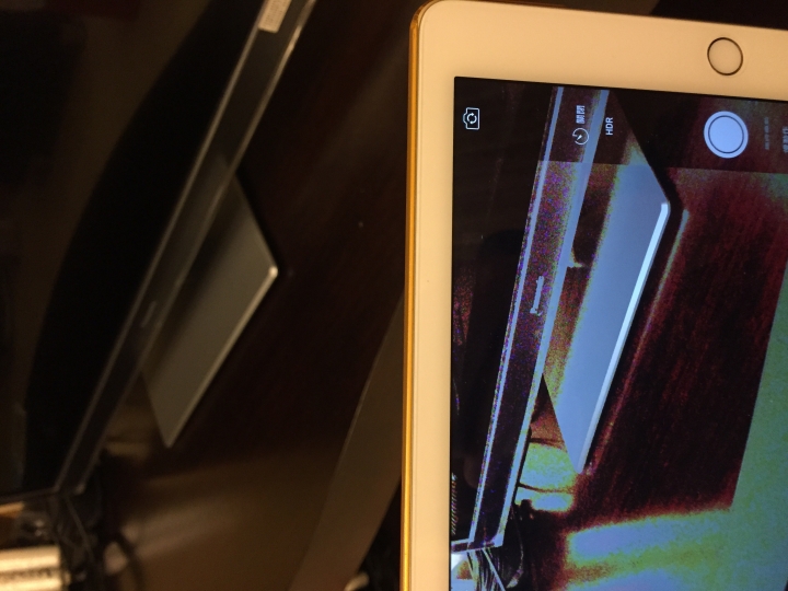 I pad air2圖片突然都變色了