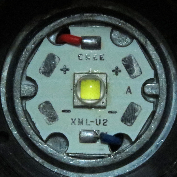 請問CREE賣給手電筒商的是純燈泡 ? 還是包含電路板 ?