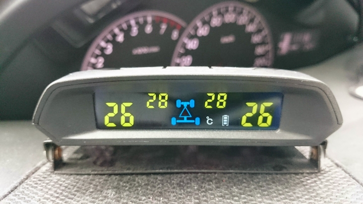 爆胎中釘之買了一組 X戰警X7太陽能胎壓偵測器