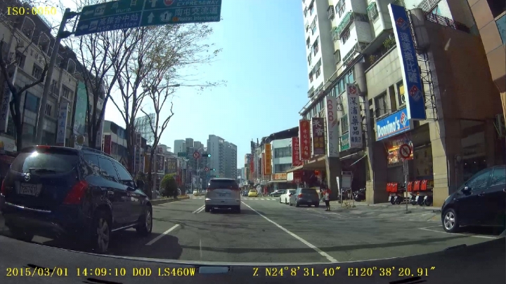 台中 NISSAN murano 不當變換車道還惡意逼車，是車子大就比較強嗎??