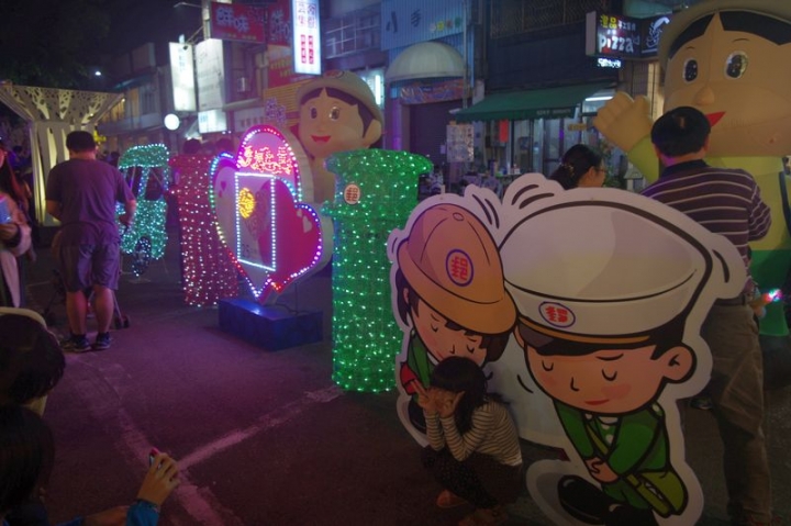 藉由台鐵與高鐵，去台中找尋ibike與BRT，嘗試參觀台中燈會[豐原廟東][大里文創][台中公園][烏日高鐵][傷眼圖多請包涵]