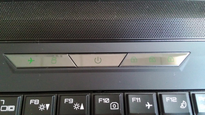 [開箱]兼具效能與CP值的移動桌電─CJSCOPE EX-950 (clevo P750ZM)