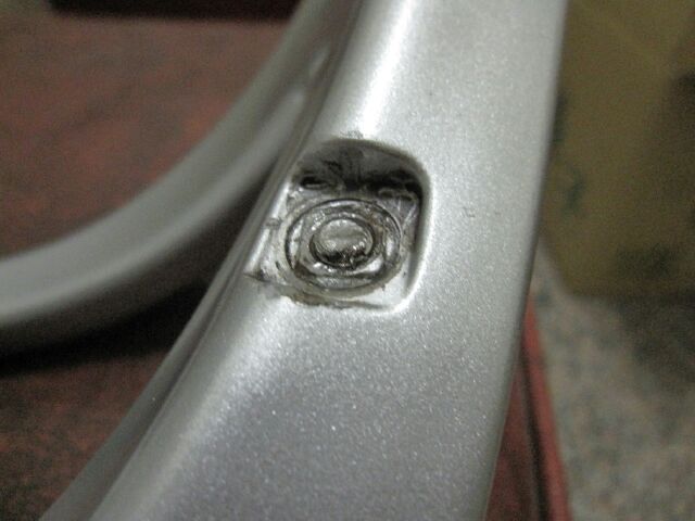 金牌II 150後扶手螺絲座焊接記
