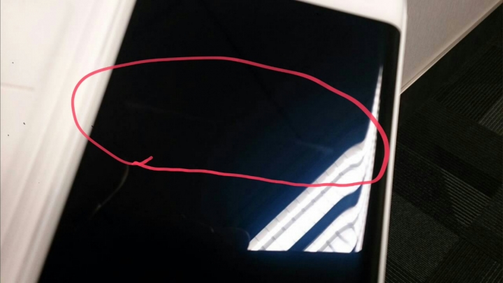 [附上照片]Galaxy Note edge 的原廠皮套硬度比螢幕"強"？！