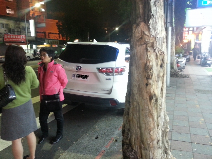第一次看到 toyota highlander 油電