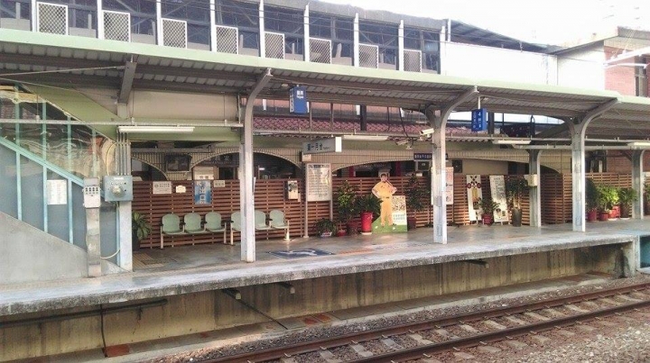藉由台鐵與高鐵，去台中找尋ibike與BRT，嘗試參觀台中燈會[豐原廟東][大里文創][台中公園][烏日高鐵][傷眼圖多請包涵]