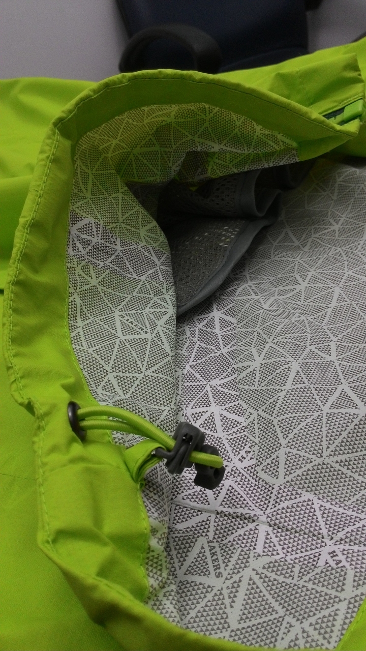 【開箱】HAKERS 2.5L 防水透氣外套