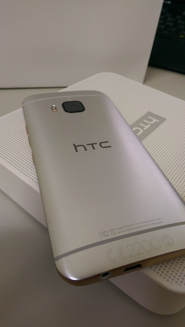 HTC One M9 金包銀開箱囉( ^ω^)