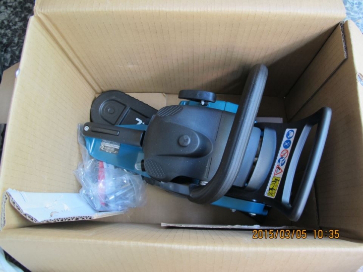 MAKITA 牧田 14、16吋 (400mm) 二行程引擎 鏈鋸機 - EA3202S 40B 開箱