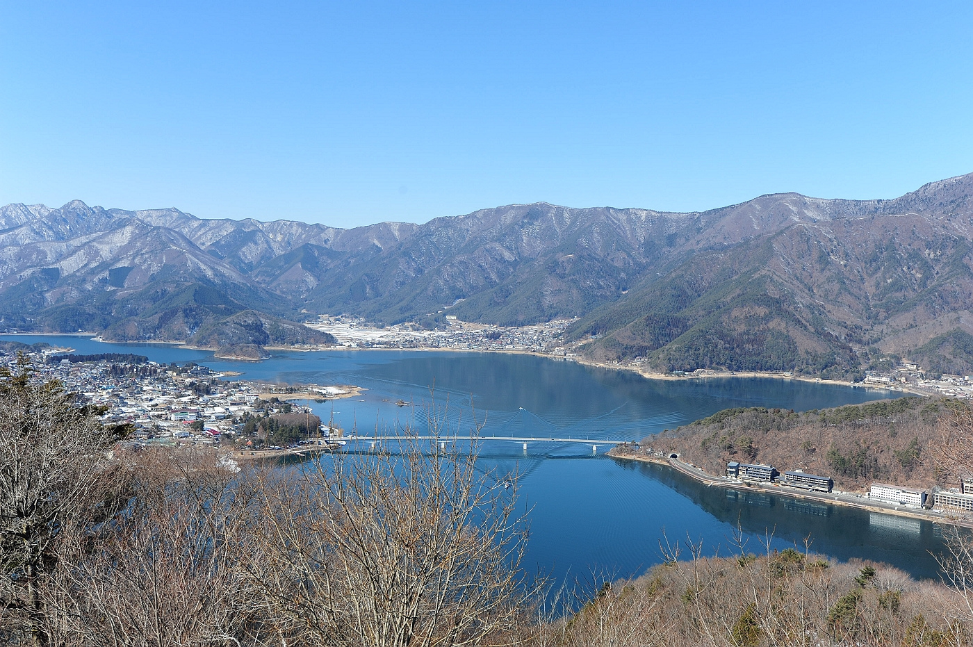 2015冬。日本關東自由行。富士五湖。河口湖車站。河口湖香草館。不動茶屋。天上山公園纜車_晶瑩剔透的藍色湖景