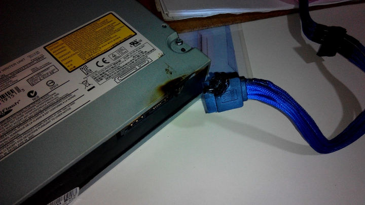 火鳥SATA 電源線燒毀....
