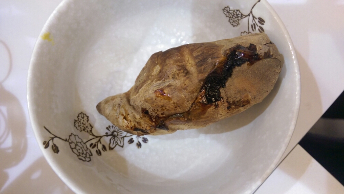 炭烤地瓜為何黑黑的