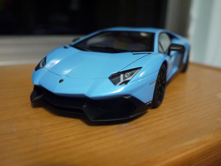 〈全球唯一!〉AUTOart Lamborghini LP720-4 50周年 Blue
