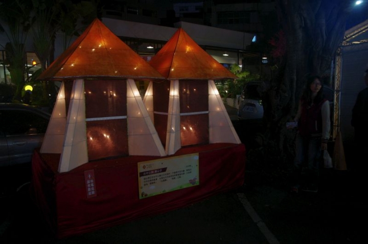 藉由台鐵與高鐵，去台中找尋ibike與BRT，嘗試參觀台中燈會[豐原廟東][大里文創][台中公園][烏日高鐵][傷眼圖多請包涵]