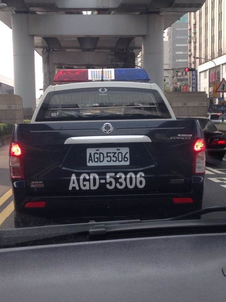 這是雙龍警車？一台多少？