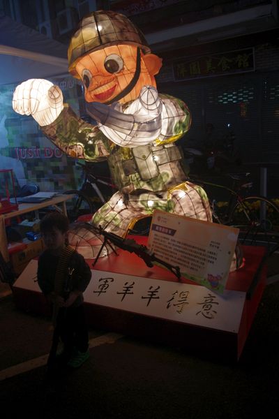 藉由台鐵與高鐵，去台中找尋ibike與BRT，嘗試參觀台中燈會[豐原廟東][大里文創][台中公園][烏日高鐵][傷眼圖多請包涵]