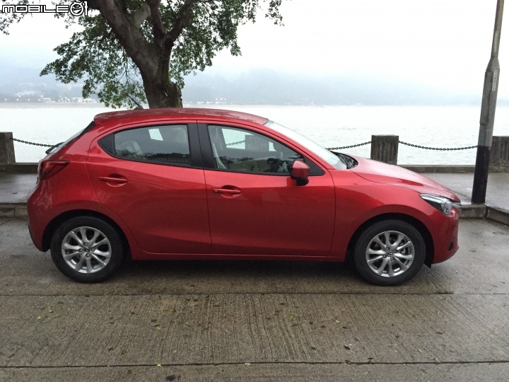 ALL NEW MAZDA 2 頂級  開箱文~~~~~~~~~~更新幾張內裝照片
