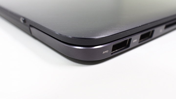 276 DPI 的 Zenbook UX305F
