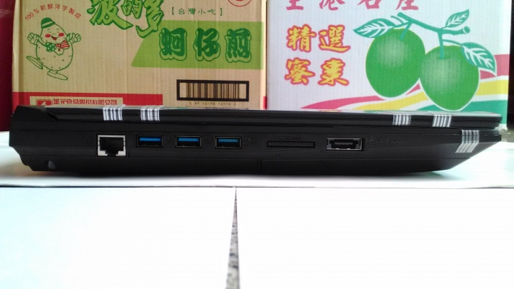 [開箱]兼具效能與CP值的移動桌電─CJSCOPE EX-950 (clevo P750ZM)