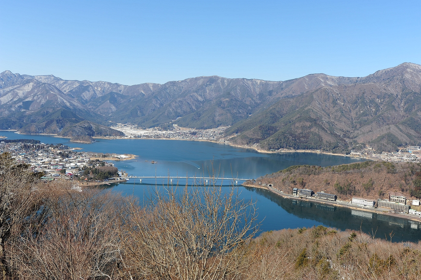 2015冬。日本關東自由行。富士五湖。河口湖車站。河口湖香草館。不動茶屋。天上山公園纜車_晶瑩剔透的藍色湖景