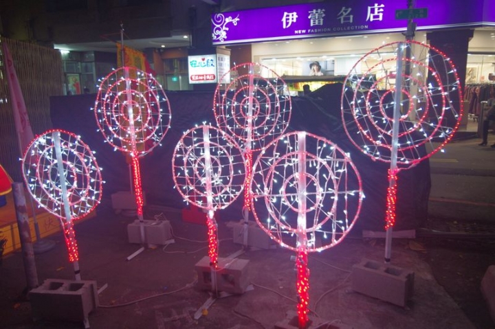 藉由台鐵與高鐵，去台中找尋ibike與BRT，嘗試參觀台中燈會[豐原廟東][大里文創][台中公園][烏日高鐵][傷眼圖多請包涵]
