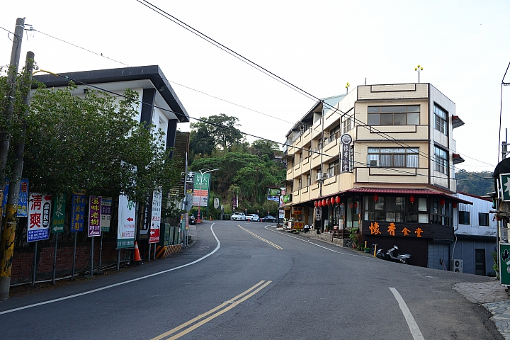 清晨關子嶺，路上都沒人。