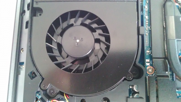 [開箱]兼具效能與CP值的移動桌電─CJSCOPE EX-950 (clevo P750ZM)