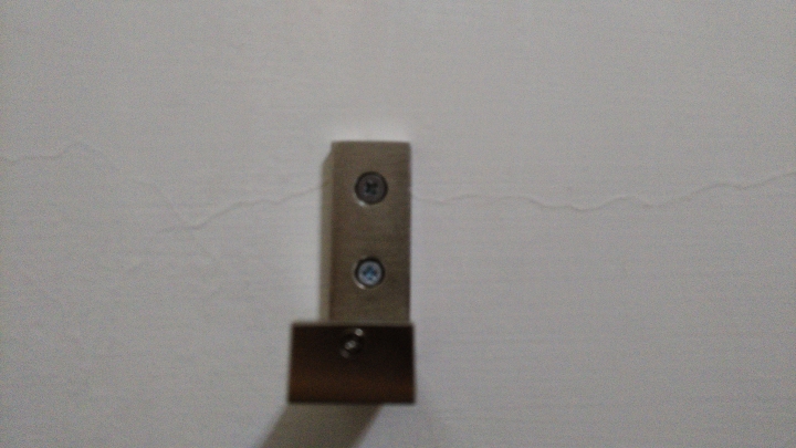 可以請高手幫忙判斷是否鑽到電線/管嗎？
