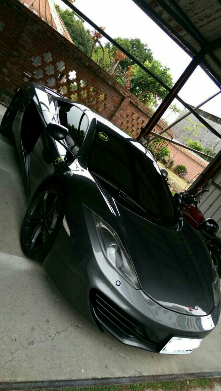 McLaren 麥拉倫