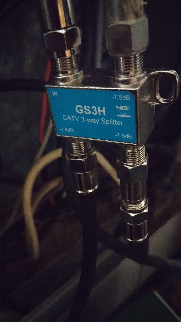 請教~電視不知名接頭!!