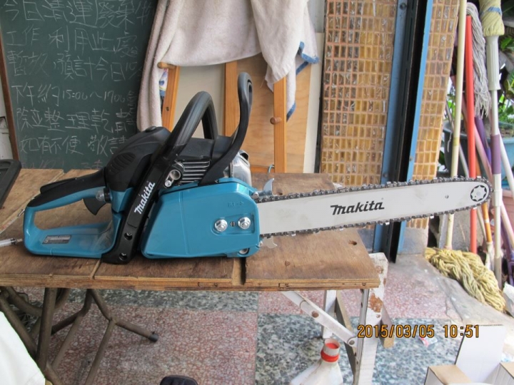 MAKITA 牧田 14、16吋 (400mm) 二行程引擎 鏈鋸機 - EA3202S 40B 開箱