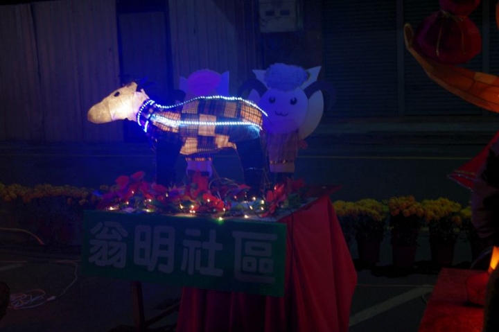 藉由台鐵與高鐵，去台中找尋ibike與BRT，嘗試參觀台中燈會[豐原廟東][大里文創][台中公園][烏日高鐵][傷眼圖多請包涵]