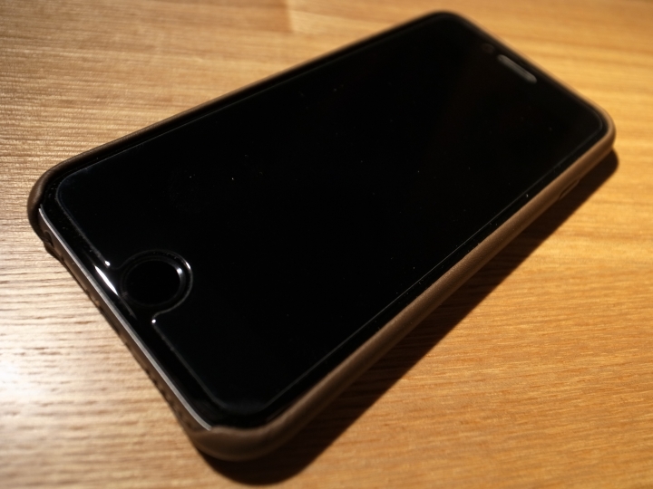 ［分享］iPhone 6 太空灰 ＋ 原廠皮質保護殼 咖啡色