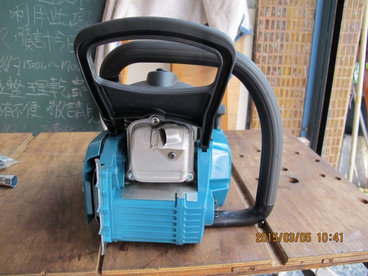 MAKITA 牧田 14、16吋 (400mm) 二行程引擎 鏈鋸機 - EA3202S 40B 開箱