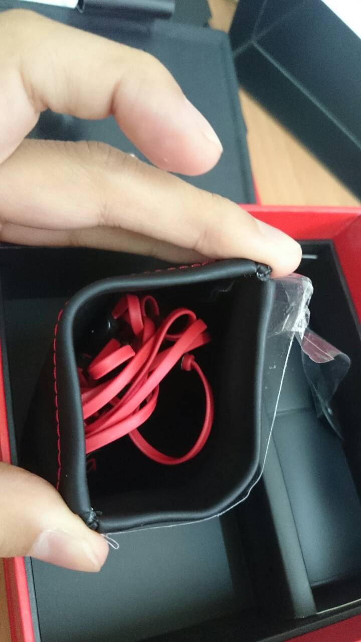 丟箱文-設計精準的Beats的耳機---過保即故障