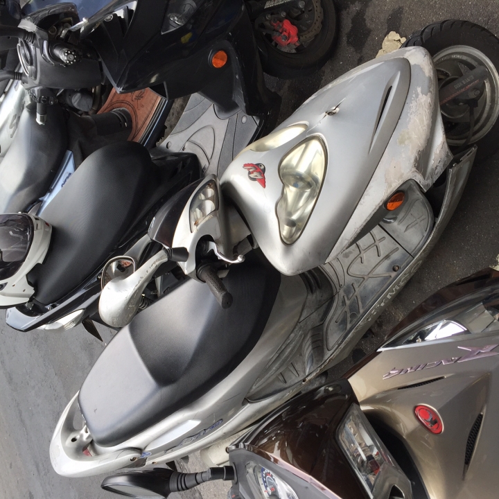 12年的4V三冠王_撞車 整修評估