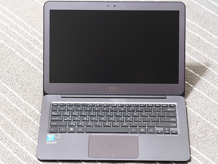 276 DPI 的 Zenbook UX305F