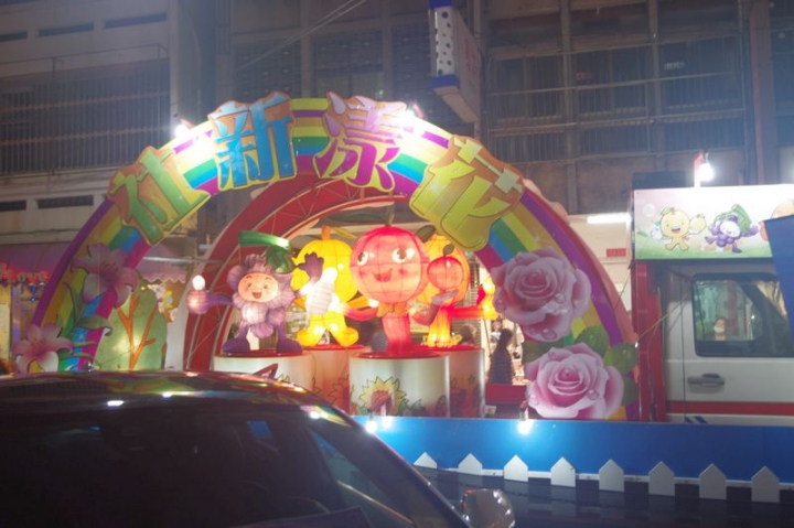 藉由台鐵與高鐵，去台中找尋ibike與BRT，嘗試參觀台中燈會[豐原廟東][大里文創][台中公園][烏日高鐵][傷眼圖多請包涵]